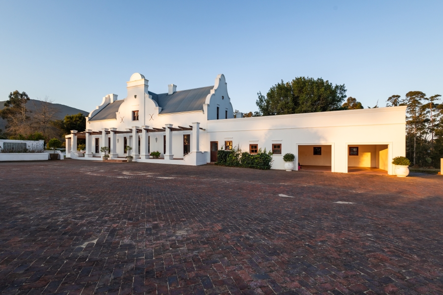 To Let 6 Bedroom Property for Rent in The Crags Western Cape
